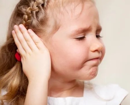 TUBOS TRANSTIMPÂNICOS: IMPACTO NA AUDIÇÃO, COORDENAÇÃO EPOSTURA INFANTIL